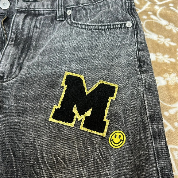 NO BOUNDAIRES HIGH RISE MOM JEANS " FUN DECALS" SIZE 11 - Picture 3 of 9